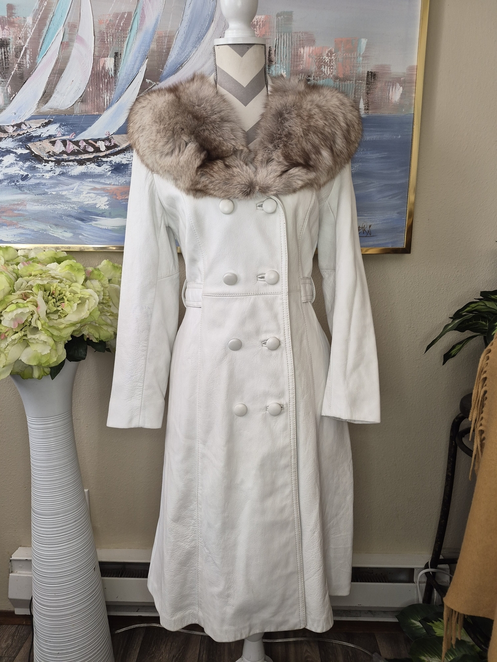 Vintage Elegant White Double-Breasted Trench Coat with Removable Fur Collar
